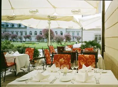 Ein Restaurant oder anderes Speiselokal in der Unterkunft Schloss Hotel Dresden Pillnitz