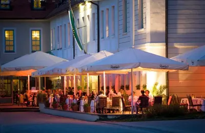 Ein Restaurant oder anderes Speiselokal in der Unterkunft Schloss Hotel Dresden Pillnitz
