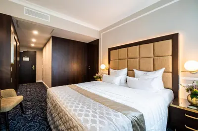 Ein Bett oder Betten in einem Zimmer der Unterkunft Hotel Suitess