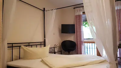 Ein Bett oder Betten in einem Zimmer der Unterkunft Schneiderlein Hotel