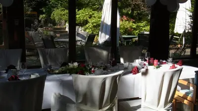 Ein Restaurant oder anderes Speiselokal in der Unterkunft Schneiderlein Hotel