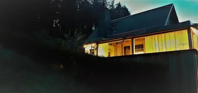 Das Gebäude in dem sich das Ferienhaus befindet