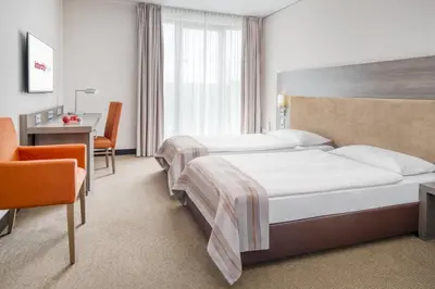 Ein Bett oder Betten in einem Zimmer der Unterkunft IntercityHotel Dresden