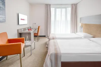 Ein Bett oder Betten in einem Zimmer der Unterkunft IntercityHotel Dresden