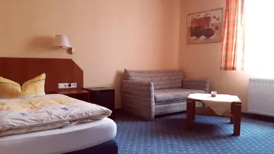 Ein Bett oder Betten in einem Zimmer der Unterkunft Hotel Evabrunnen