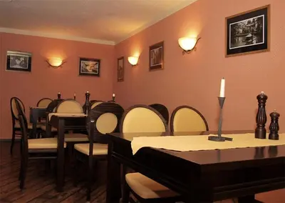 Ein Sitzbereich in der Unterkunft Hotel Evabrunnen