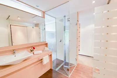 Ein Badezimmer in der Unterkunft aktiv Sporthotel Sächsische Schweiz