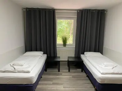 Ein Bett oder Betten in einem Zimmer der Unterkunft Hostel47 - near Dresden - comfortable beds, only men, free WLAN & parking spaces, also for trucks