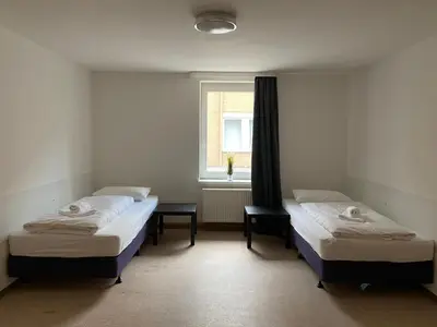 Ein Bett oder Betten in einem Zimmer der Unterkunft Hostel47 - near Dresden - comfortable beds, only men, free WLAN & parking spaces, also for trucks