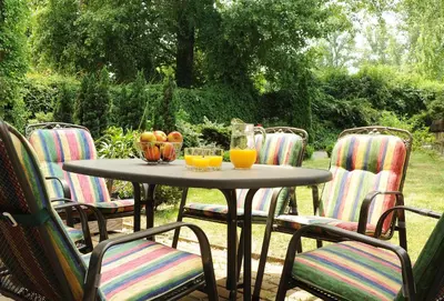 Ein Garten an der Unterkunft Apartmenthaus Stadt Metz