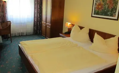 Ein Bett oder Betten in einem Zimmer der Unterkunft Brandiser Parkhotel