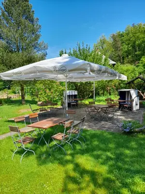 Ein Garten an der Unterkunft FeWo Bockmühle