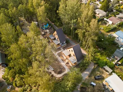 Das Gebäude in dem sich das Ferienhaus befindet