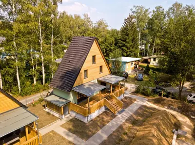 Das Gebäude in dem sich das Ferienhaus befindet