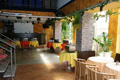 Ein Restaurant oder anderes Speiselokal in der Unterkunft Landhotel Goldener Löwe