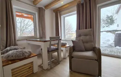 Ein Sitzbereich in der Unterkunft Amazing Home In Pulsnitz With Kitchen