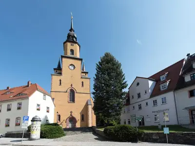 Das Gebäude in dem sich das Ferienhaus befindet
