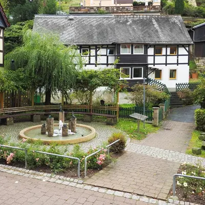 Ein Garten an der Unterkunft Haus Felsental