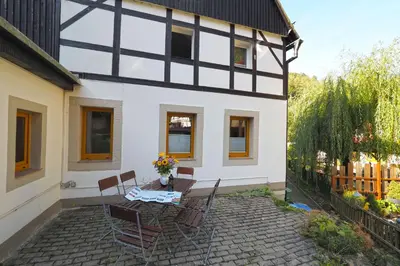Ein Garten an der Unterkunft Haus Felsental