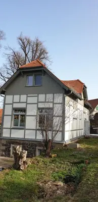 Das Gebäude in dem sich das Ferienhaus befindet