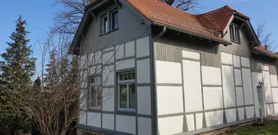 Das Gebäude in dem sich das Ferienhaus befindet