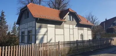 Das Gebäude in dem sich das Ferienhaus befindet
