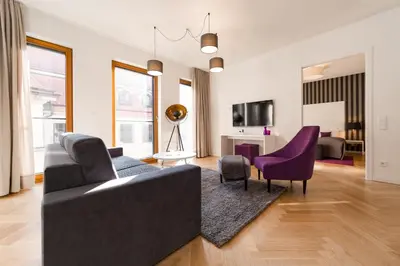 Ein Sitzbereich in der Unterkunft Modernes Apartment am Neumarkt