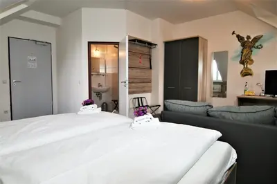 Ein Bett oder Betten in einem Zimmer der Unterkunft Hotel am Waldschlösschen - Brauhaus