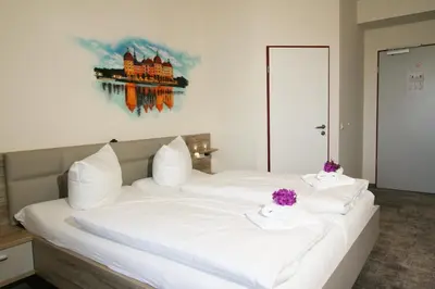 Ein Bett oder Betten in einem Zimmer der Unterkunft Hotel am Waldschlösschen - Brauhaus