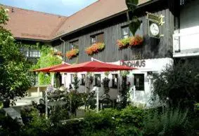 Ein Garten an der Unterkunft Hotel Landhaus Moritzburg