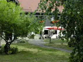 Ein Garten an der Unterkunft Hotel Landhaus Moritzburg