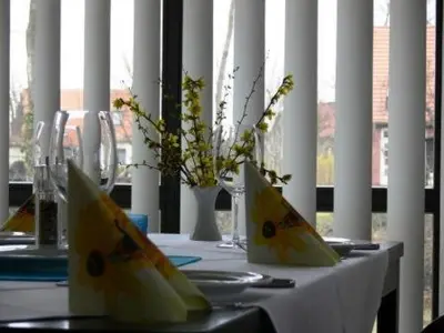 Ein Restaurant oder anderes Speiselokal in der Unterkunft Hotel Landhaus Moritzburg