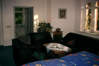 Ein Sitzbereich in der Unterkunft Hotel-Pension Königswald