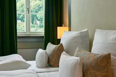 Ein Bett oder Betten in einem Zimmer der Unterkunft Hotel Elbresidenz an der Therme