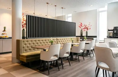 Ein Sitzbereich in der Unterkunft Leonardo Hotel Dresden Altstadt