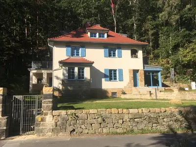 Das Gebäude in dem sich die Ferienwohnung befindet