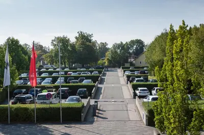 Ein Garten an der Unterkunft rugs Hotel am Schlosspark Lichtenwalde