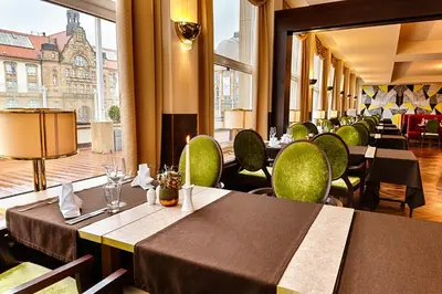 Ein Restaurant oder anderes Speiselokal in der Unterkunft Hotel Chemnitzer Hof