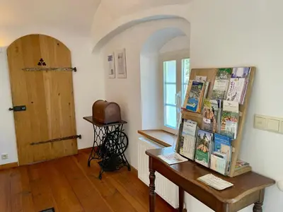 Die Bibliothek in der Villa