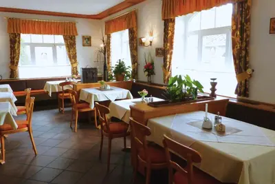 Ein Sitzbereich in der Unterkunft Hotel Seiffener Hof***