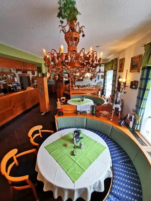 Ein Sitzbereich in der Unterkunft Hotel Seiffener Hof***