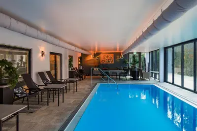 Der Swimmingpool an oder in der Nähe von Parkhotel Hohnstein by STEIGER Hotels