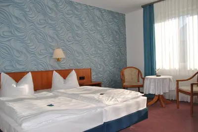 Ein Bett oder Betten in einem Zimmer der Unterkunft Hotel Pesterwitzer Siegel