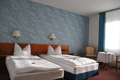Ein Bett oder Betten in einem Zimmer der Unterkunft Hotel Pesterwitzer Siegel