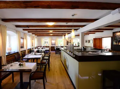 Ein Restaurant oder anderes Speiselokal in der Unterkunft Landidyll Hotel Erbgericht Tautewalde
