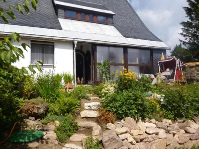 Ein Garten an der Unterkunft Ferienwohnung Haus Sonnenhügel