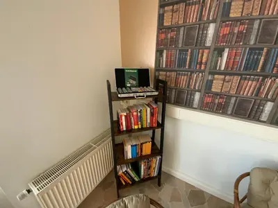 Die Bibliothek in der Ferienwohnung