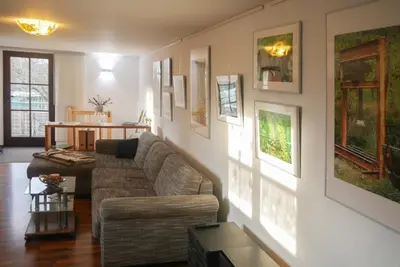 Ein Sitzbereich in der Unterkunft Ferienwohnung Am Elberadweg