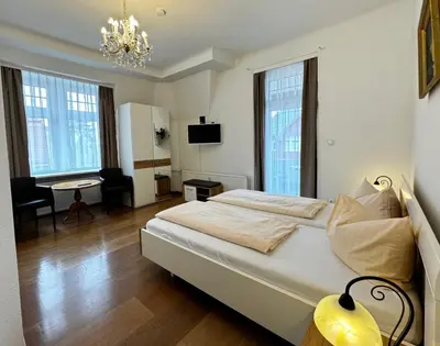 Ein Bett oder Betten in einem Zimmer der Unterkunft Hotel Zu den Linden
