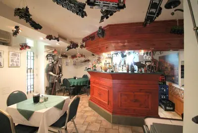 Lounge oder Bar in der Unterkunft Hotel Zu den Linden